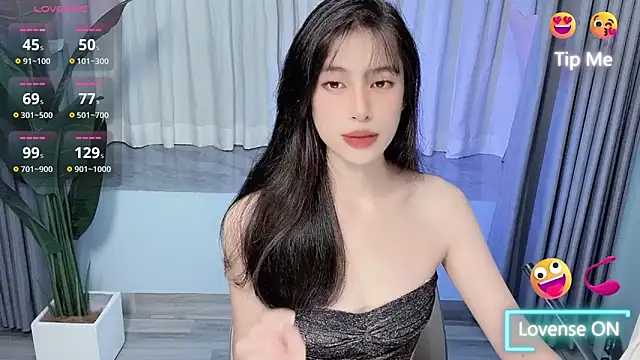 Snapshot of Aurora_99 chatting on 10/29/25, 06:31 Aurora 99 online show from 10/29/25, 06:31