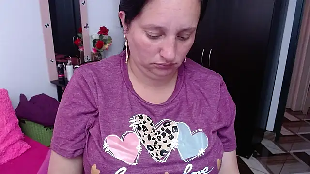 CristialJones  online show from 10/06/25, 02:47