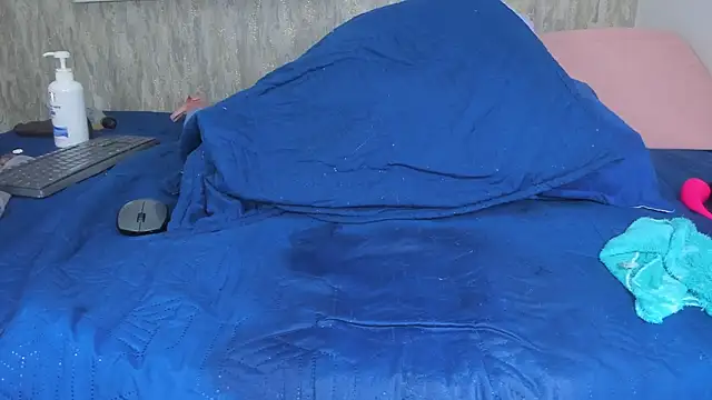 Snapshot of violett_lo chatting on 02/08/25, 09:13 violett lo online show from 02/08/25, 09:13