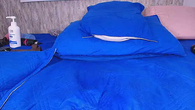 Snapshot of violett_lo chatting on 03/07/25, 09:18 violett lo online show from 03/07/25, 09:18