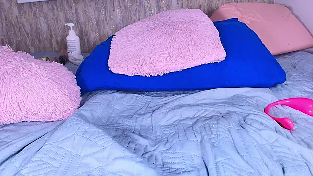 Snapshot of violett_lo chatting on 03/22/25, 09:13 violett lo online show from 03/22/25, 09:13