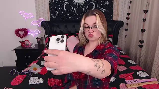 DaisieMaeXO online show from 02/09/25, 06:22