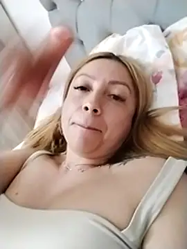 Snapshot of malusexy33 chatting on 03/22/26, 04:27 malusexy33 online show from 03/22/26, 04:27