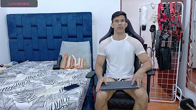 JoseRumbero26 online show from 09/27/25, 01:05