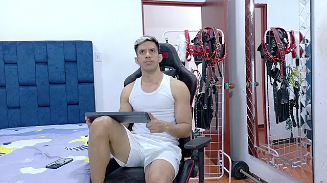 JoseRumbero26 online show from 12/20/25, 05:53