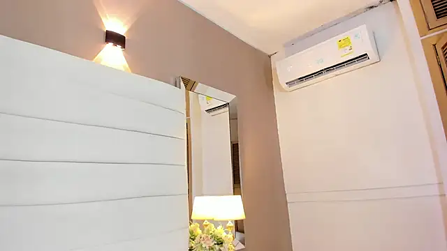 Lilly 2809  online show from 09/14/25, 04:11