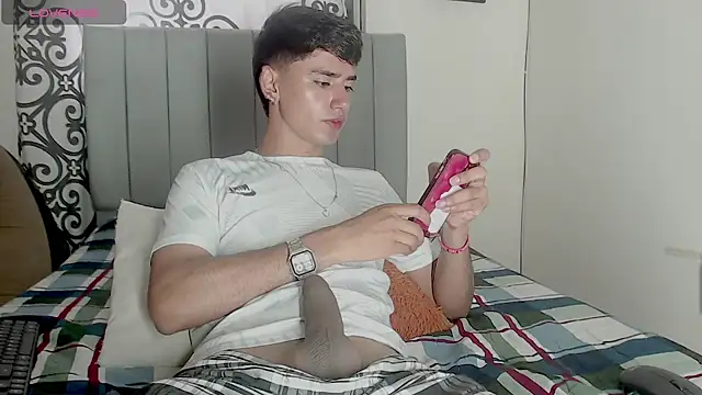 juan stiven online show from 10/22/25, 03:23