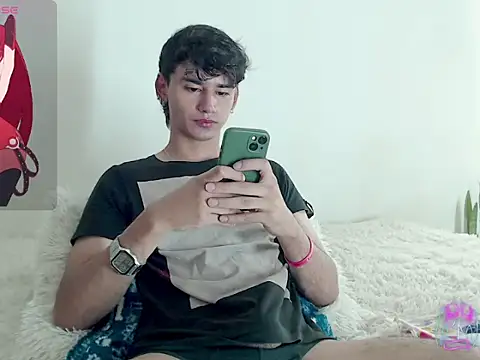 Snapshot of juan_stiven chatting on 06/15/26, 01:02 juan stiven online show from 06/15/26, 01:02