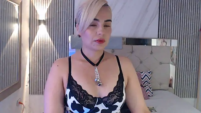 ashley  tylor online show from 06/13/26, 07:45