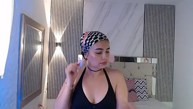 ashley  tylor online show from 06/19/26, 04:55