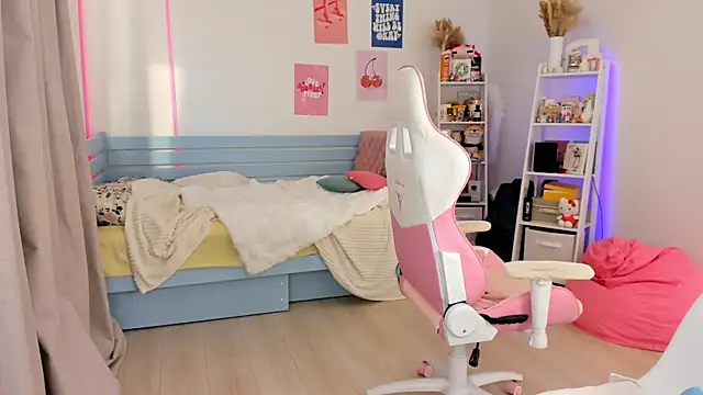 Lily Young online show from 10/01/25, 06:08