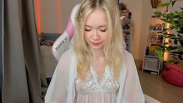 Lily Young online show from 10/22/25, 04:35