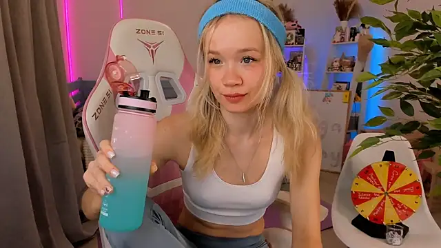 Lily Young online show from 11/19/25, 04:56