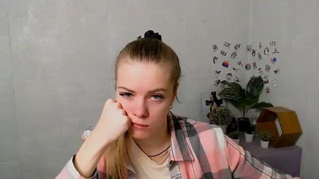 AliceFlirtt  online show from 11/25/25, 08:14