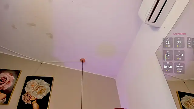 Snapshot of Emma_Thompsson chatting on 03/08/26, 02:04 Emma Thompsson online show from 03/08/26, 02:04