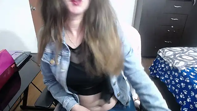 Luna girlhot  online show from 02/21/25, 09:00