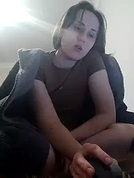 Snapshot of emeli_moon chatting on 12/25/24, 11:31 emeli moon online show from 12/25/24, 11:31