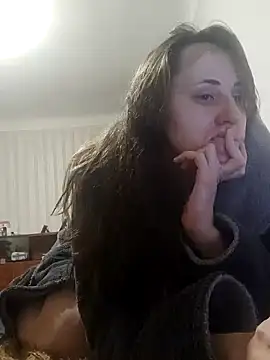 Snapshot of emeli_moon chatting on 12/30/24, 10:34 emeli moon online show from 12/30/24, 10:34