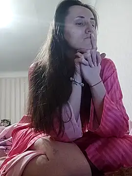 Snapshot of emeli_moon chatting on 03/08/25, 07:42 emeli moon online show from 03/08/25, 07:42
