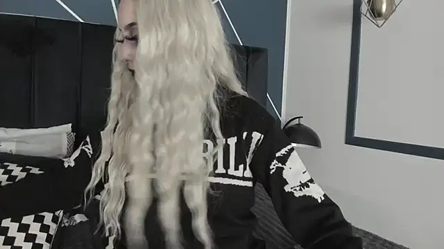 Adeelinee online show from 01/30/25, 11:02