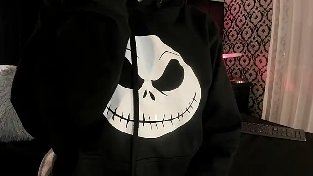 Snapshot of Adeelinee chatting on 01/05/26, 07:50 Adeelinee online show from 01/05/26, 07:50