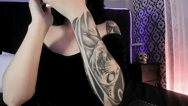 Snapshot of Adeelinee chatting on 02/11/26, 08:03 Adeelinee online show from 02/11/26, 08:03