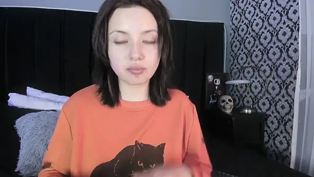 Snapshot of Adeelinee chatting on 03/07/26, 08:17 Adeelinee online show from 03/07/26, 08:17