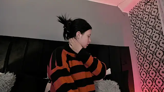 Adeelinee online show from 06/11/26, 07:45