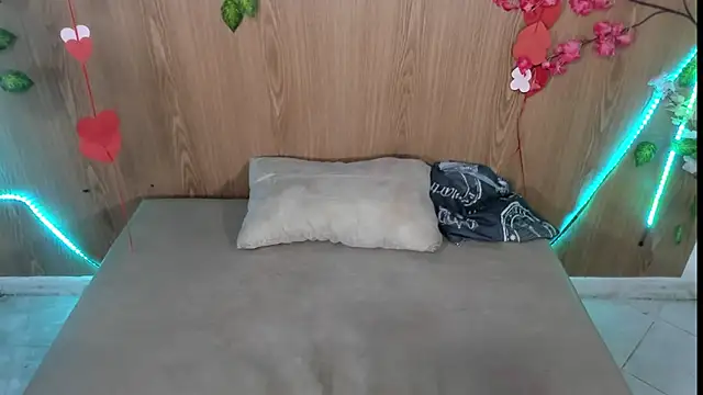 jenelotizz06 online show from 10/18/25, 01:08