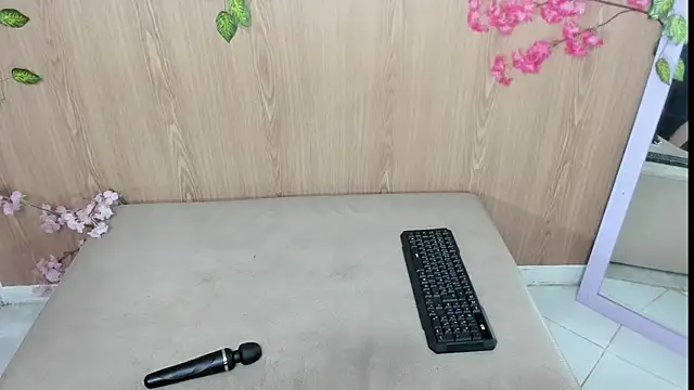 jenelotizz06 online show from 05/04/26, 12:39
