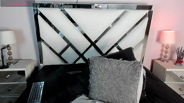 AnyyJones online show from 02/27/25, 11:04