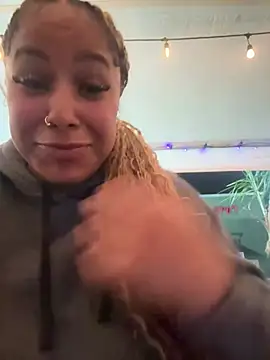 Snapshot of lovelymyah chatting on 03/03/25, 02:58 lovelymyah online show from 03/03/25, 02:58