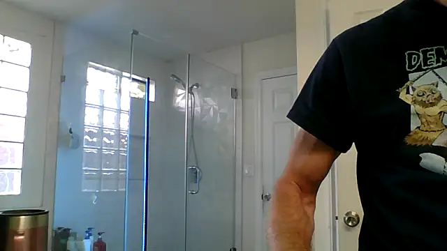 Snapshot of El_Gizmo chatting on 05/27/26, 01:13 El Gizmo online show from 05/27/26, 01:13