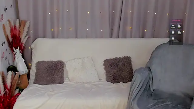 Snapshot of LisaMooore chatting on 01/06/25, 12:59 LisaMooore online show from 01/06/25, 12:59