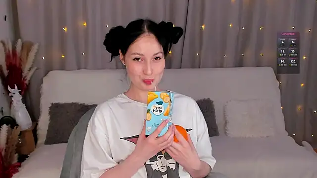 Snapshot of LisaMooore chatting on 02/15/25, 09:37 LisaMooore online show from 02/15/25, 09:37