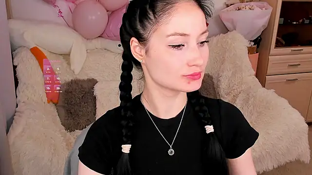 Snapshot of LisaMooore chatting on 02/07/26, 11:14 LisaMooore online show from 02/07/26, 11:14