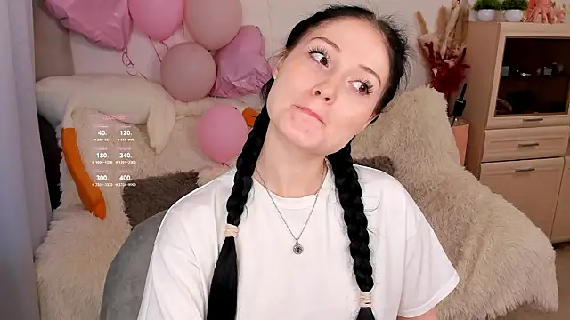 Snapshot of LisaMooore chatting on 02/21/26, 11:00 LisaMooore online show from 02/21/26, 11:00