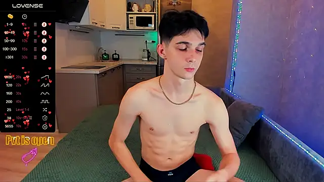 Aaron Boom online show from 10/31/25, 12:44