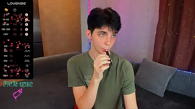 Aaron Boom online show from 11/30/25, 10:14