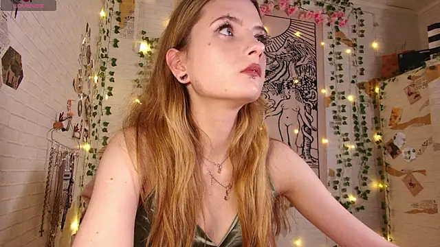 Snapshot of summerhazeee chatting on 02/12/26, 05:08 summerhazeee online show from 02/12/26, 05:08