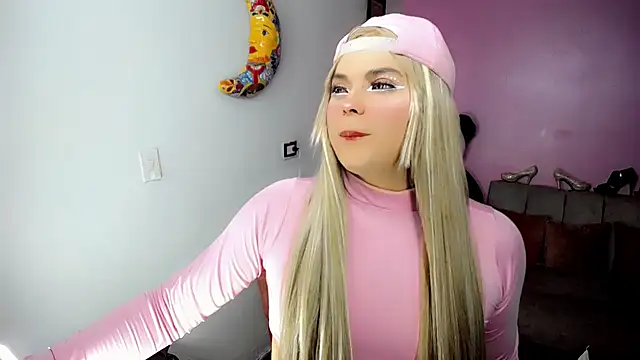 Snapshot of SweetKim21 chatting on 03/01/25, 07:30 SweetKim21 online show from 03/01/25, 07:30