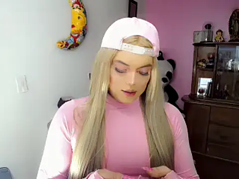 Snapshot of SweetKim21 chatting on 03/22/25, 08:40 SweetKim21 online show from 03/22/25, 08:40