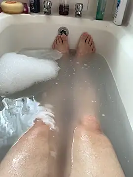 Snapshot of Russell1508 chatting on 03/25/26, 02:56 Russell1508 online show from 03/25/26, 02:56