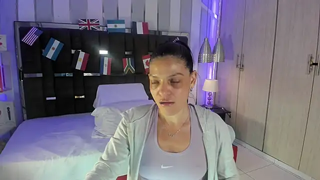 KatteMoss online show from 06/17/26, 04:15