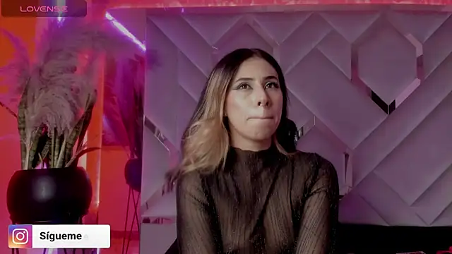 Snapshot of Sara_Foxx1 chatting on 12/18/25, 07:20 Sara Foxx1 online show from 12/18/25, 07:20