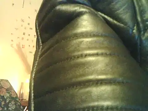 Snapshot of DaddyQuimHot chatting on 12/15/24, 03:56 DaddyQuimHot online show from 12/15/24, 03:56