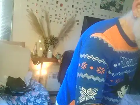 Snapshot of DaddyQuimHot chatting on 12/24/24, 11:28 DaddyQuimHot online show from 12/24/24, 11:28