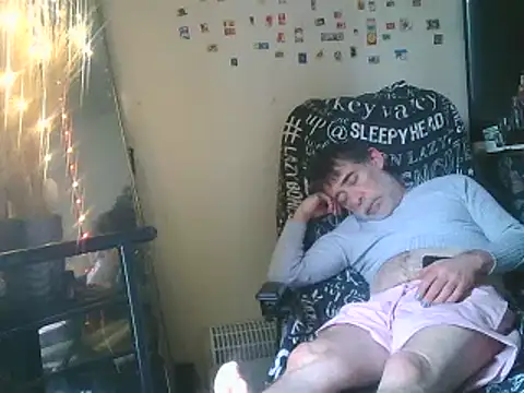 Snapshot of DaddyQuimHot chatting on 02/16/25, 11:05 DaddyQuimHot online show from 02/16/25, 11:05