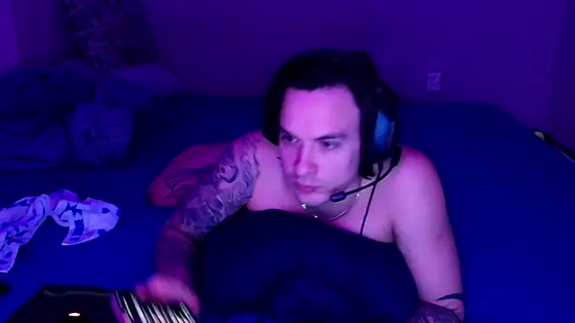 Snapshot of baphomet_from_ice chatting on 11/27/25, 11:56 baphomet from ice online show from 11/27/25, 11:56