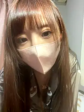 Snapshot of shihori_s2 chatting on 12/14/25, 05:24 shihori s2 online show from 12/14/25, 05:24